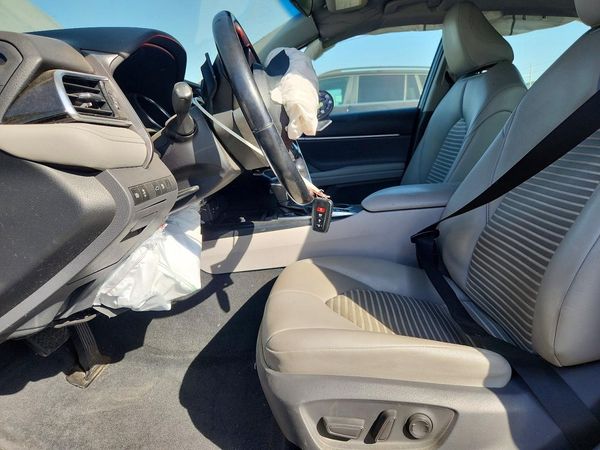 2018 TOYOTA CAMRY SOLA SE/XLE Hybrid — DENT