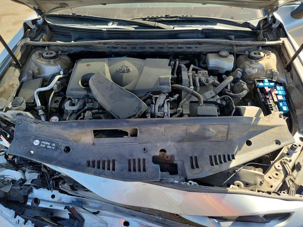 2018 TOYOTA CAMRY SOLA SE/XLE Hybrid — Engine bay