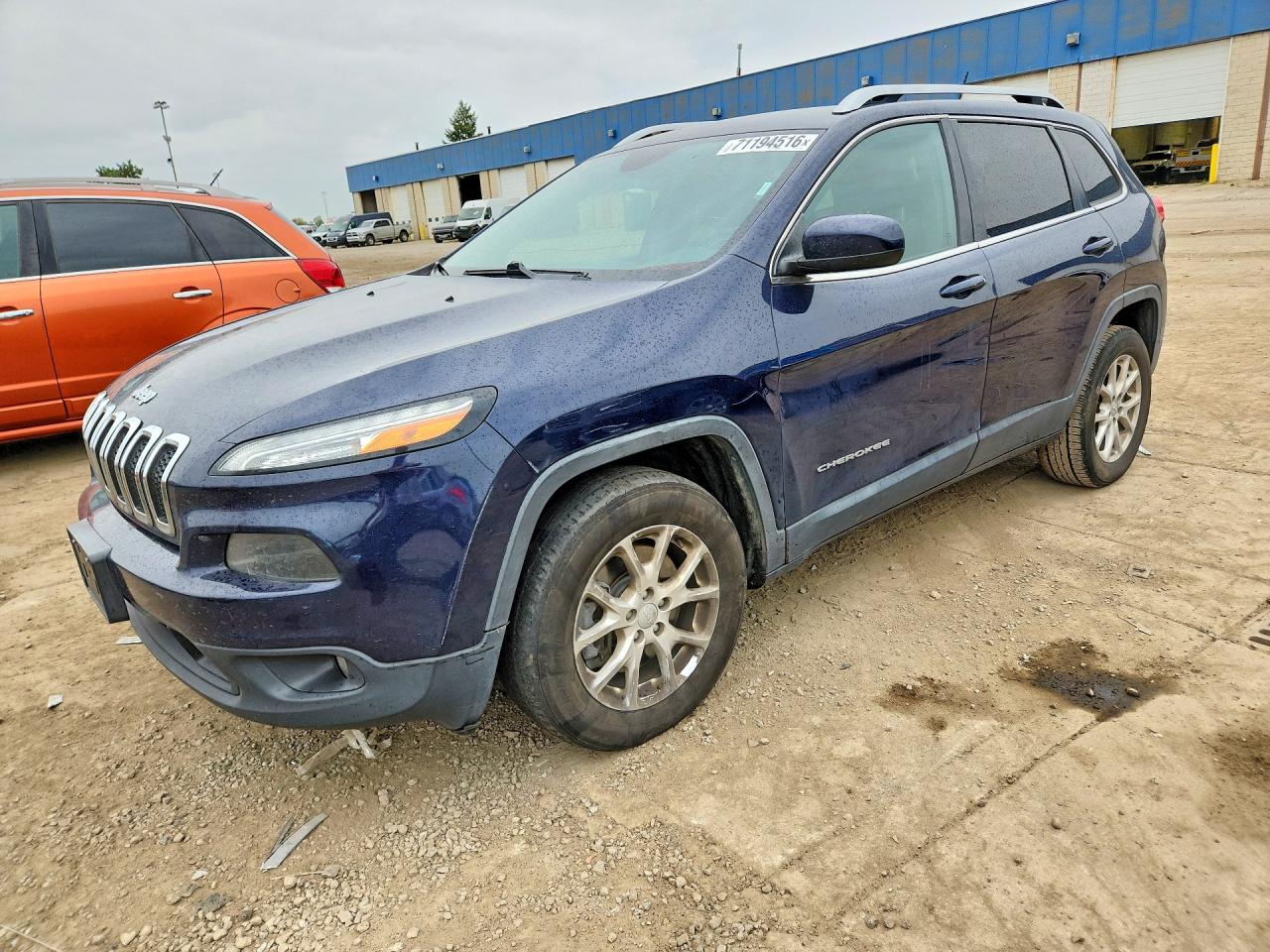 2014 JEEP CHEROKEE Latitude — Front 3/4