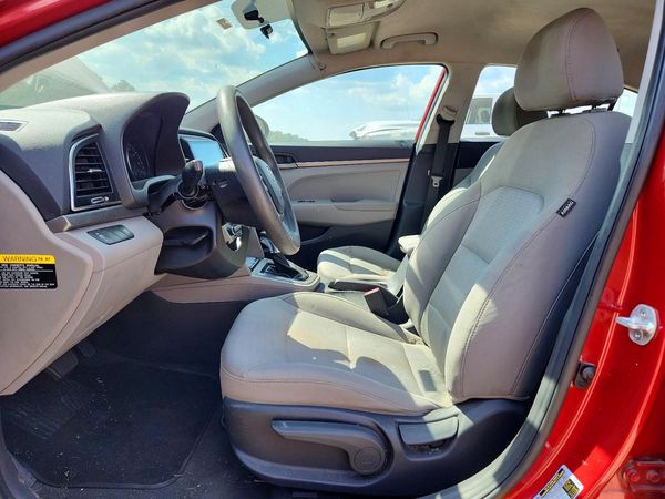 2017 HYUNDAI ELANTRA SE Base — DENT