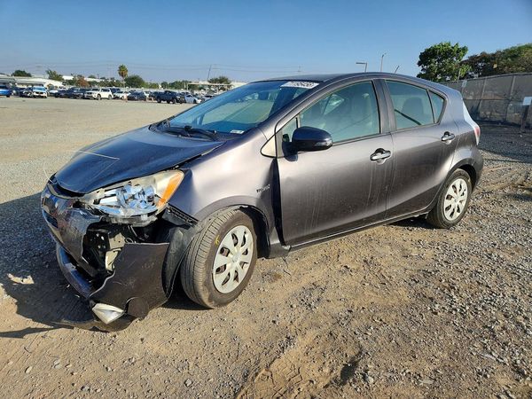 2013 TOYOTA PRIUS — Front 3/4