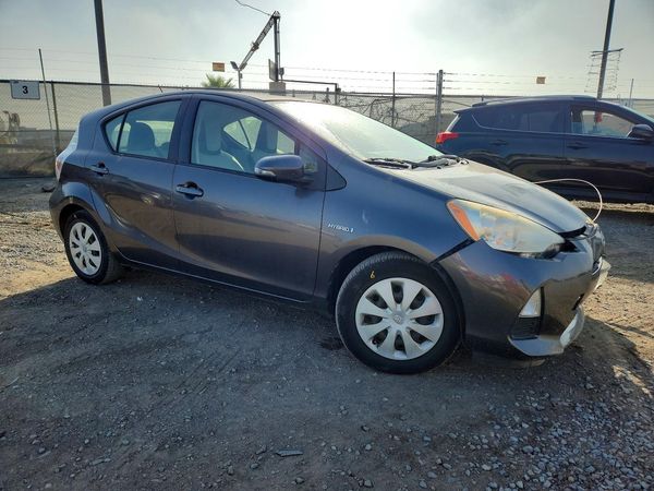 2013 TOYOTA PRIUS — Passenger 3/4