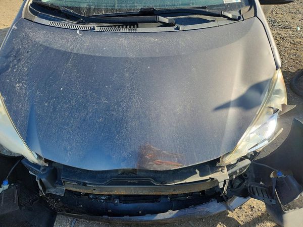 2013 TOYOTA PRIUS — Engine bay