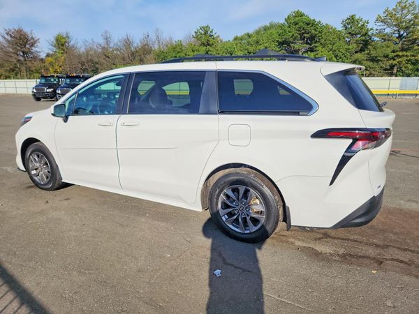 2024 TOYOTA SIENNA LE — DSRA
