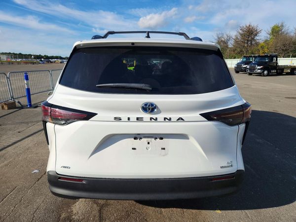 2024 TOYOTA SIENNA LE — DIRR