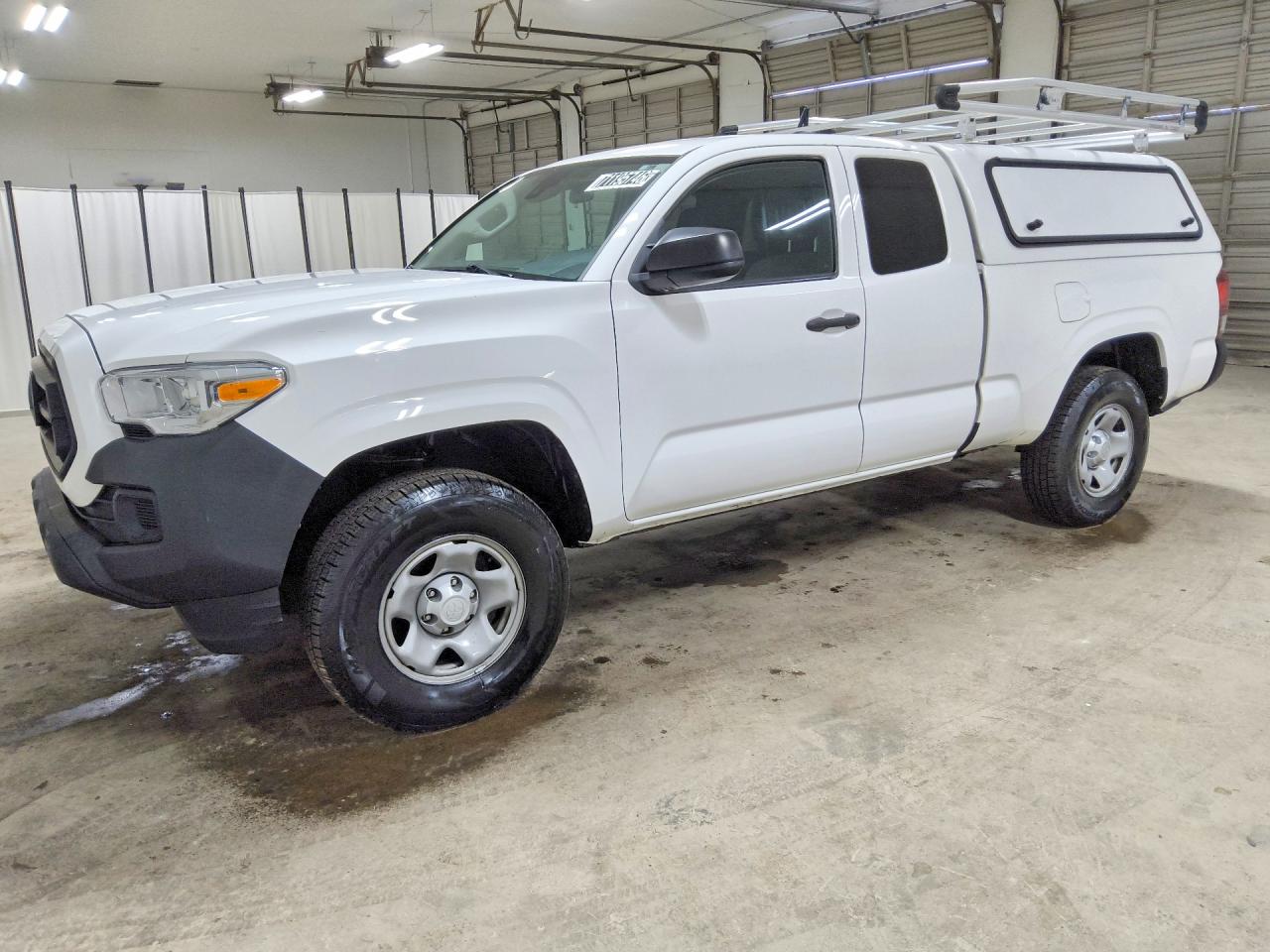 2022 TOYOTA TACOMA SR5 — Front 3/4