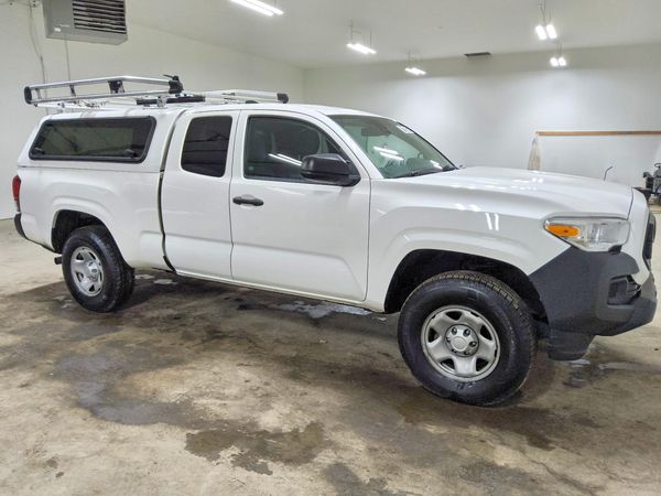 2022 TOYOTA TACOMA SR5 — Passenger 3/4