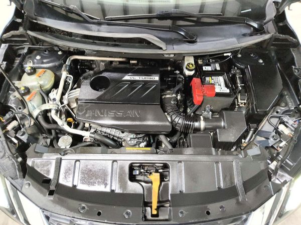 2022 NISSAN ROGUE SV — Engine bay