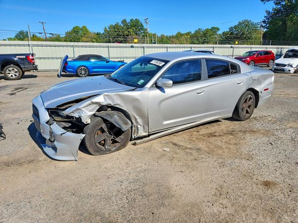 2012 DODGE CHARGER SE RWD — Front 3/4