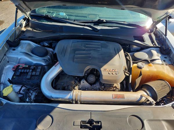 2012 DODGE CHARGER SE RWD — Engine bay