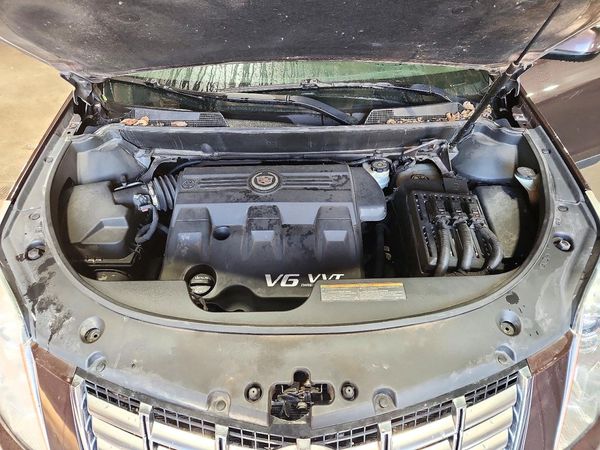 2016 CADILLAC SRX Luxury — Engine bay