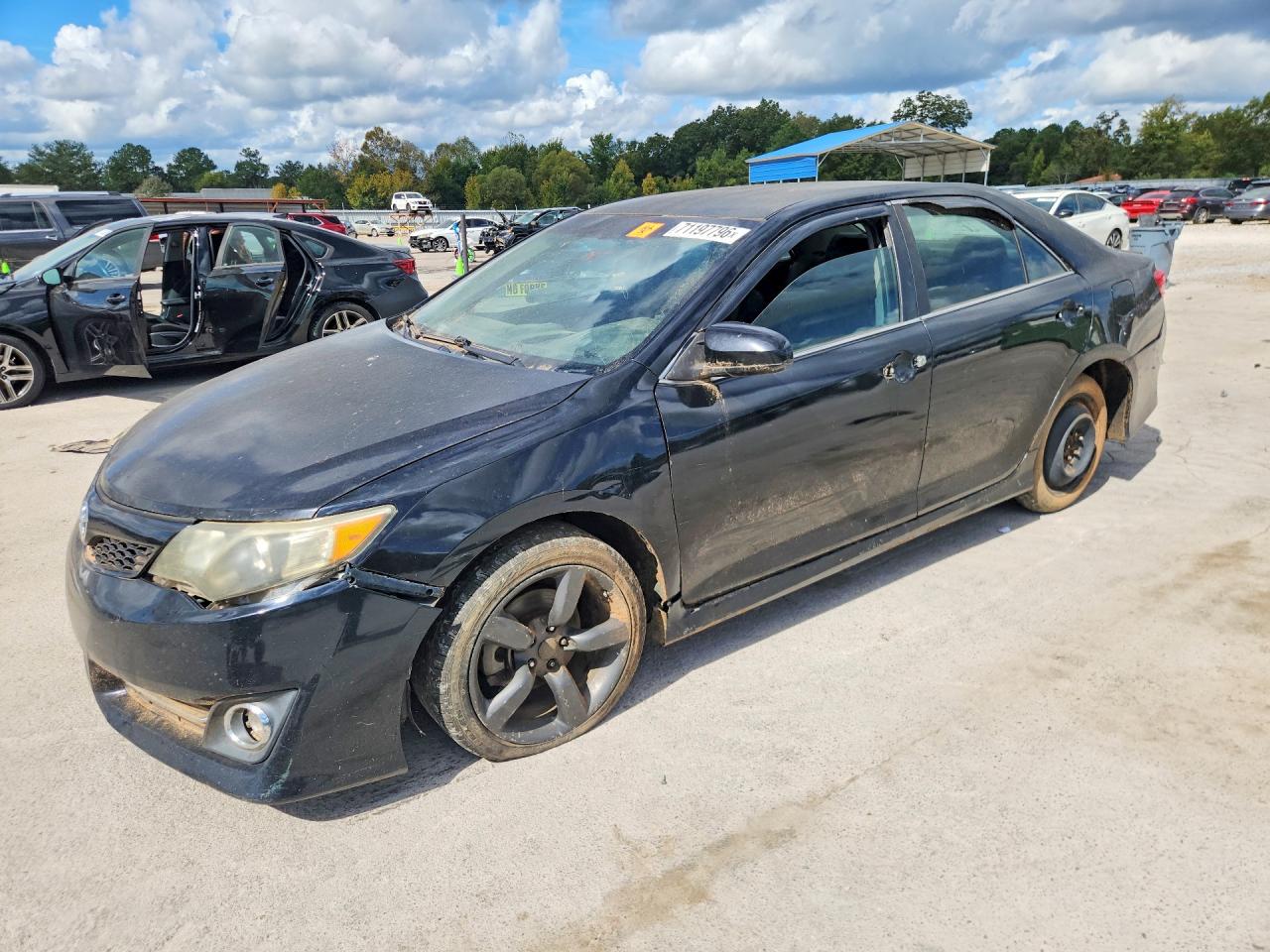 2012 TOYOTA CAMRY — Front 3/4