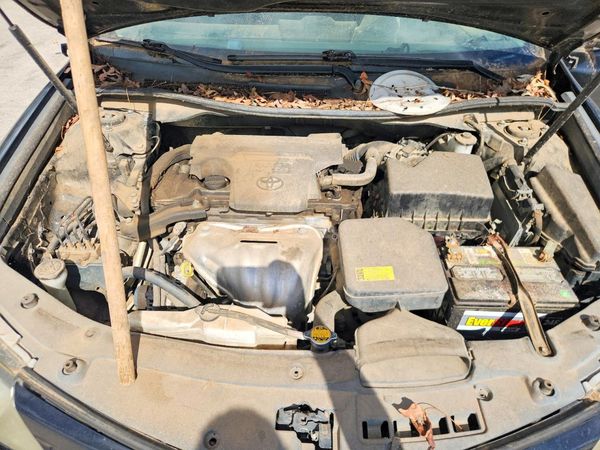 2012 TOYOTA CAMRY — Engine bay