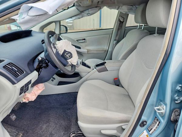 2014 TOYOTA PRIUS — DENT
