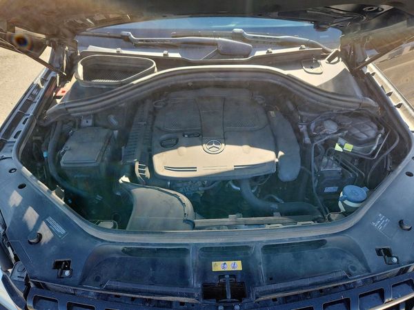 2013 MERCEDES-BENZ ML ML350 4-MATIC — Engine bay