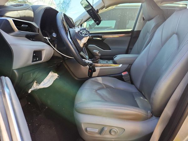 2020 TOYOTA HIGHLANDER Limited — DENT