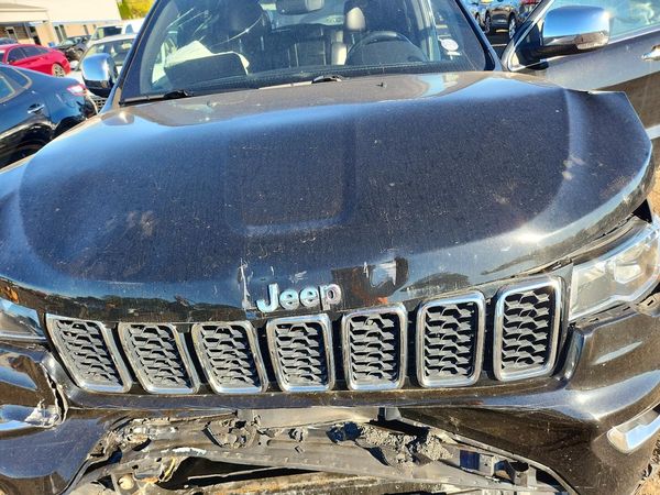 2021 JEEP GRAND CHEROKEE Limited — Engine bay