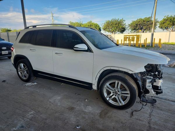 2022 MERCEDES-BENZ GLB GLB250 — Passenger 3/4