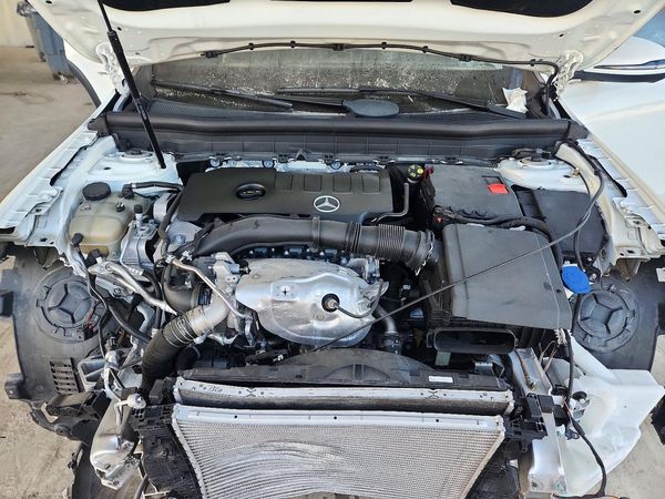 2022 MERCEDES-BENZ GLB GLB250 — Engine bay