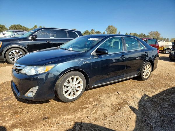 2012 TOYOTA CAMRY SOLA Hybrid — Front 3/4