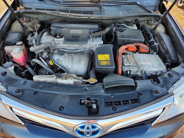 2012 TOYOTA CAMRY SOLA Hybrid — Engine bay