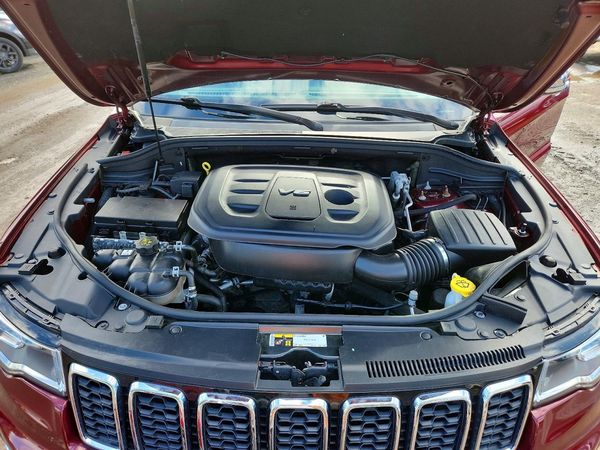 2019 JEEP CHEROKEE Limited — Engine bay