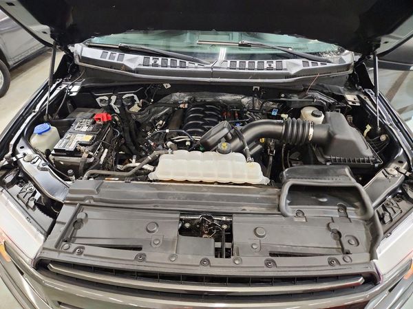 2018 FORD F150 — Engine bay