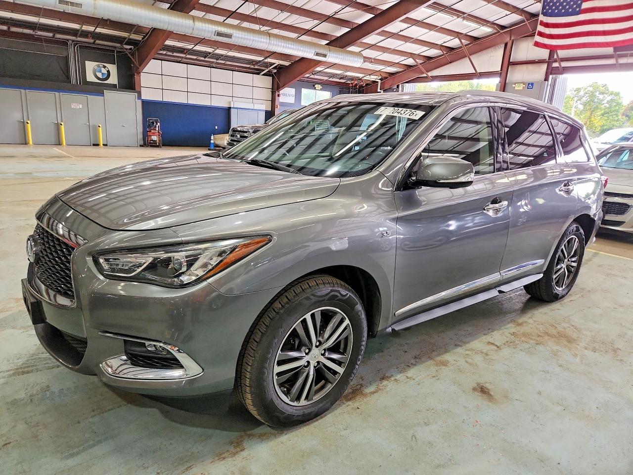 2017 INFINITI QX60 — Front 3/4