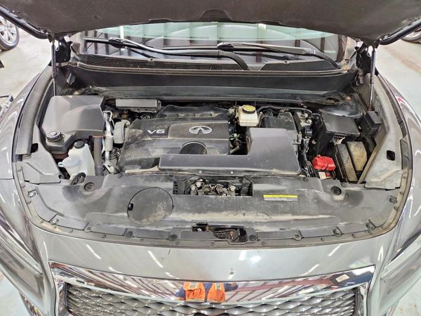 2017 INFINITI QX60 — Engine bay