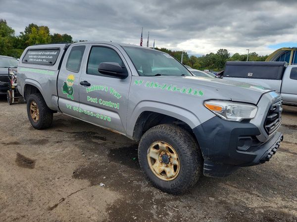 2017 TOYOTA TACOMA SR/SR5 — Passenger 3/4