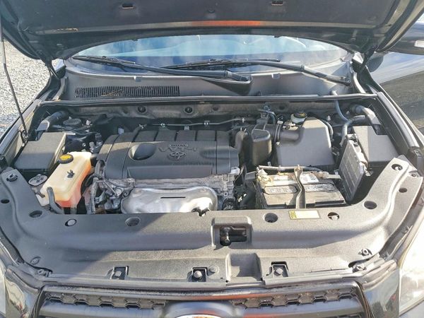 2012 TOYOTA RAV4 Sports — Engine bay
