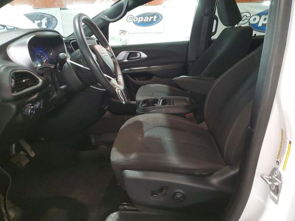 2022 CHRYSLER PACIFICA Touring — DENT
