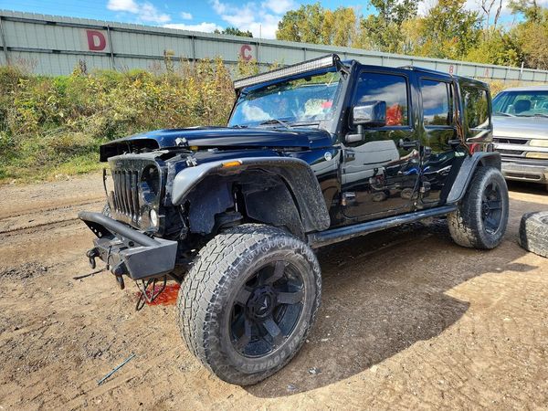 2015 JEEP WRANGLER Sahara — Front 3/4