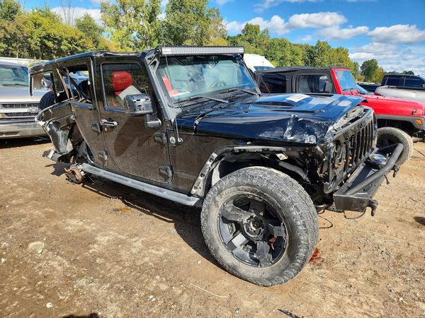 2015 JEEP WRANGLER Sahara — Passenger 3/4