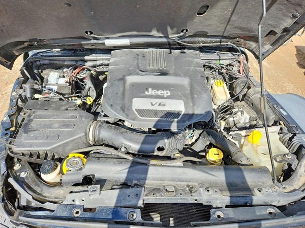 2015 JEEP WRANGLER Sahara — Engine bay