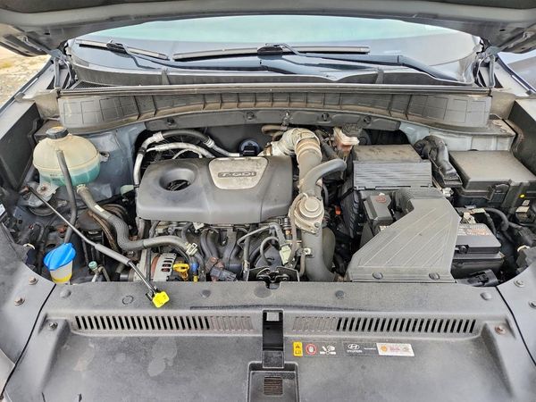 2016 HYUNDAI TUCSON — Engine bay