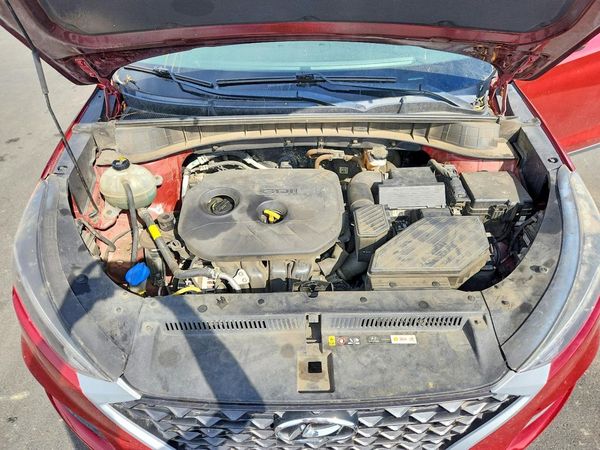 2019 HYUNDAI TUCSON SE — Engine bay
