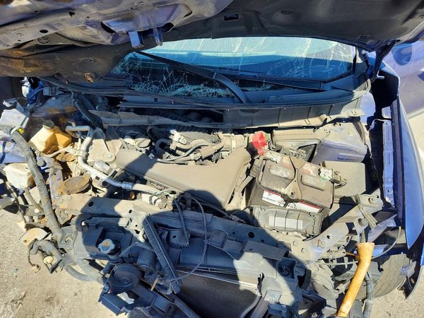 2019 NISSAN ROGUE — Engine bay