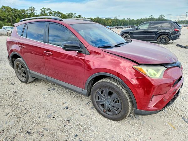 2018 TOYOTA RAV4 LE — Passenger 3/4
