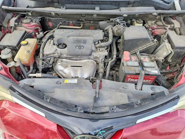 2018 TOYOTA RAV4 LE — Engine bay