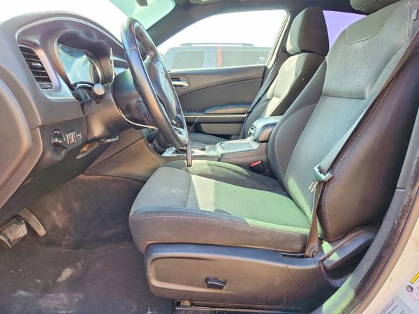2015 DODGE CHARGER SE — DENT
