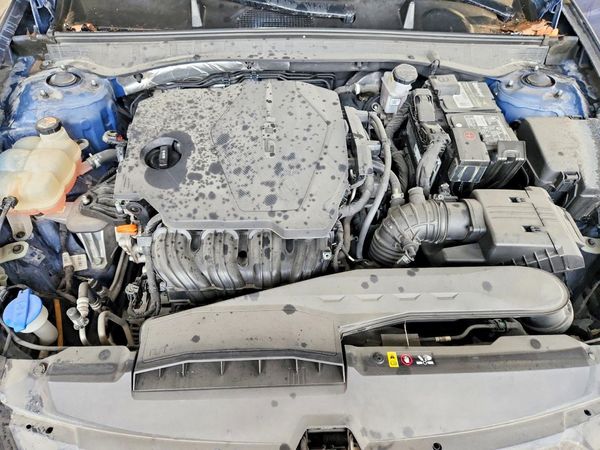 2021 HYUNDAI SONATA SE — Engine bay