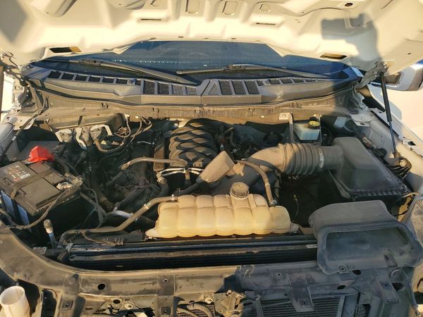2022 FORD F150 SuperCrew — Engine bay