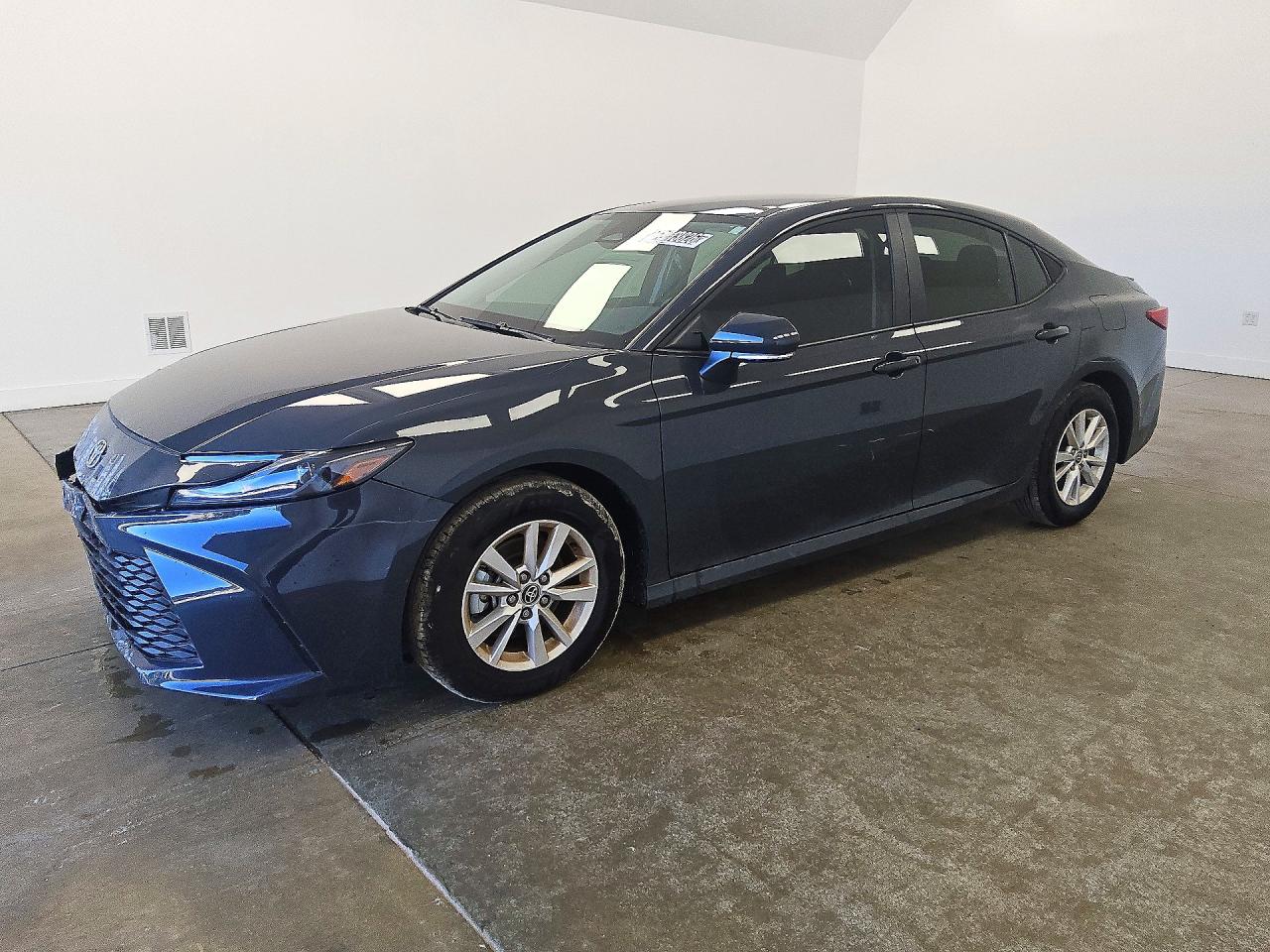 2026 TOYOTA CAMRY — Front 3/4