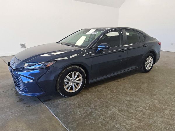 2026 TOYOTA CAMRY — Front 3/4