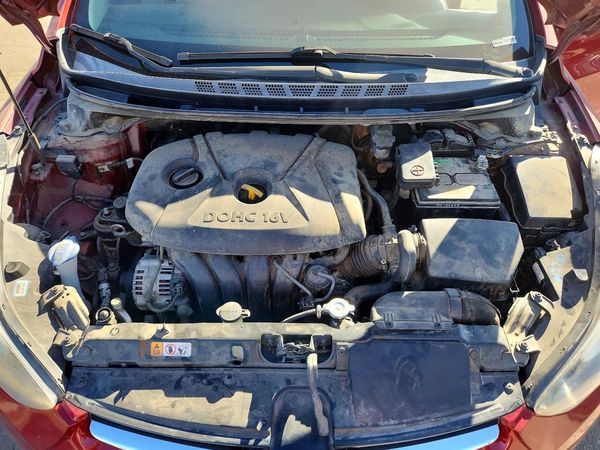 2014 HYUNDAI ELANTRA GLS(Middle) — Engine bay
