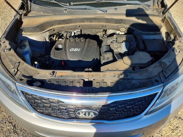 2015 KIA SORENTO GL — Engine bay
