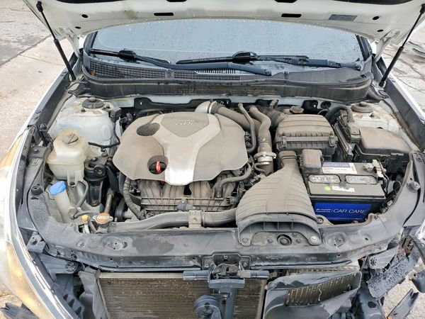 2012 HYUNDAI SONATA Middle level — Engine bay
