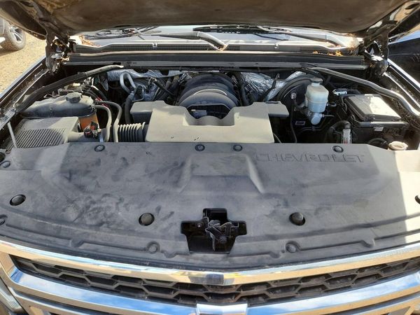 2016 CHEVROLET SUBURBAN LS — Engine bay