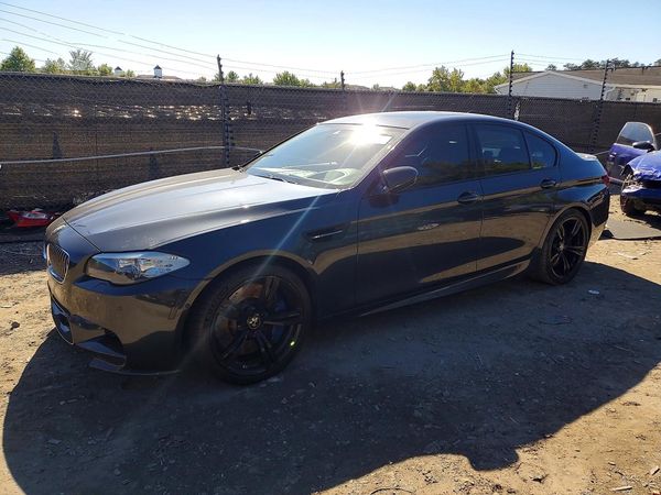 2013 BMW M5 — Front 3/4